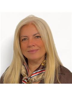 Karina Marta Sedeño - RE/MAX Paradise