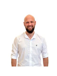 Alejandro Nahuel Llarias - RE/MAX Seed
