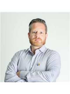 Adrian Navarro - RE/MAX Jardín