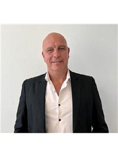 Walter Villach - RE/MAX Solutions