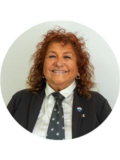 Laura Decicilia - RE/MAX Diagonal II