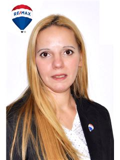 Kelly Natacha Borba Otero - RE/MAX Buró II