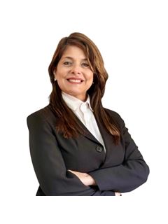 Karina Centurión - RE/MAX Premium II