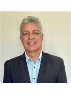 Carlos Fabiám Sarmiento  - RE/MAX Solutions