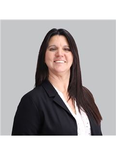 Lara Calvo - RE/MAX Titanium