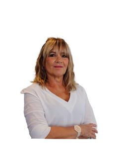 Andrea Butty - RE/MAX Urbana III