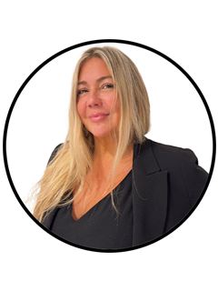 Ivana Acosta - RE/MAX Class