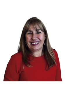 Claudia Cosentino - RE/MAX Platino II