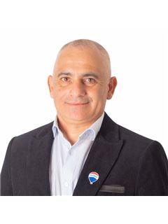 Martin Adrian Lescano - RE/MAX Jardín