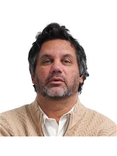 Carlos Esquivel - RE/MAX Futuro