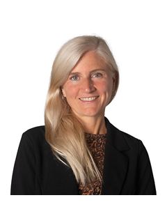 Karina Guzmán - RE/MAX Amazing