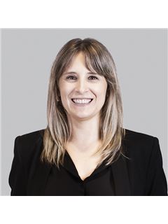 Johanna Castagnola - RE/MAX Titanium