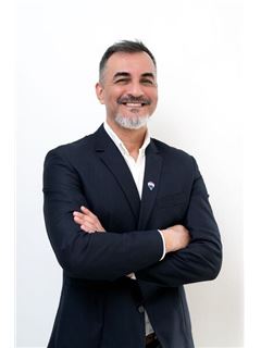 SANTIAGO CORNEJO - RE/MAX Boulevard