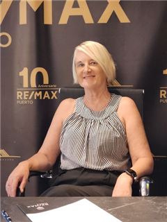 Maria Becker - RE/MAX Data Work