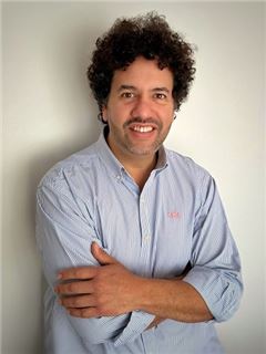 Julian Delbue - RE/MAX Solutions