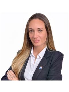 Luciana Victoria Gaona - RE/MAX Arena