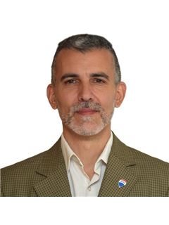 Lionel Orellana  - RE/MAX Express