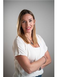 Lorena Biassi - RE/MAX Solutions