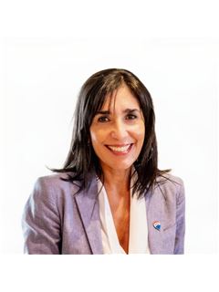 Silvia Barrientos - RE/MAX Urbana