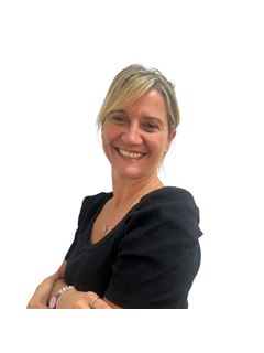 Marta Bartelt - RE/MAX Premium