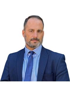 Christian Gonzalez - RE/MAX Urbana