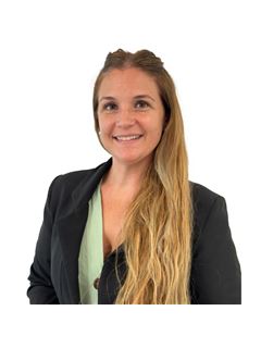 Karina Denise Russo Panos - RE/MAX Suma