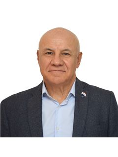 Omar  González - RE/MAX Express