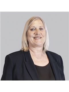 Adriana Arias - RE/MAX Titanium