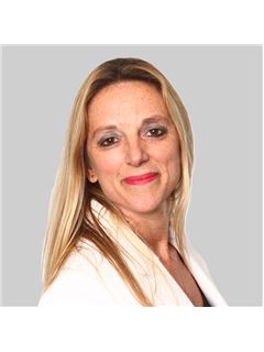 Lorena Questuante - RE/MAX Blue