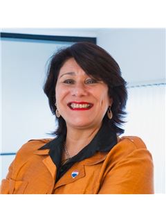 Karina  Becerra - RE/MAX Vincit