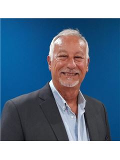 Osvaldo Doval - RE/MAX Urbana