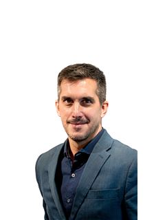 Julian Savaris - RE/MAX Tango