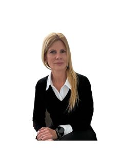 Laura Cazenave - RE/MAX Urbana III