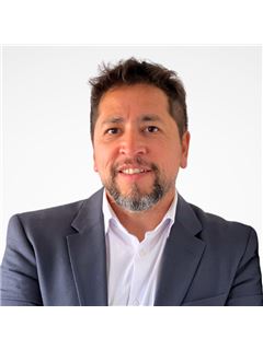 Orlando Briones - RE/MAX Life