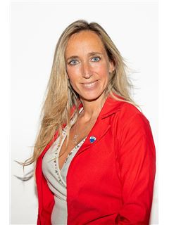 Valeria Pérez - RE/MAX Urbana