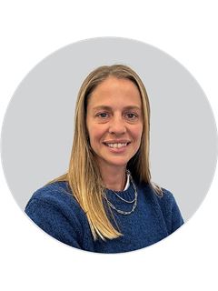 Victoria Peralta - RE/MAX Blue