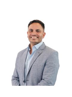 Alejandro Perez Avila - RE/MAX Roble