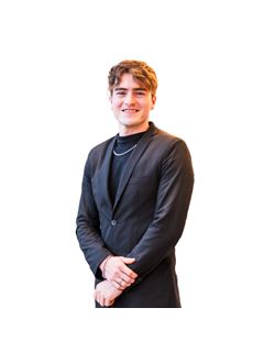Alexis Vega - RE/MAX Roble