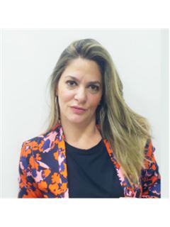 Valeria Martinez - RE/MAX Puerto