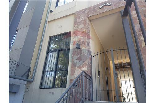 Apartamento Con Terraza Alquiler 1 Habitaciones Located At Aristobulo Del Valle 1178 Frente A La Plaza Quilmes Gran Buenos Aires Zona Sur