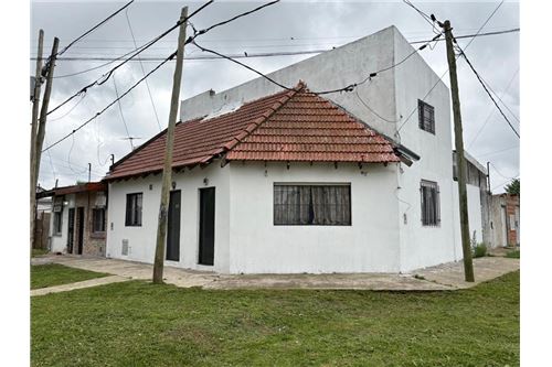 300 Calle 142  -  San Carlos, Gran Buenos Aires - Zona Sur