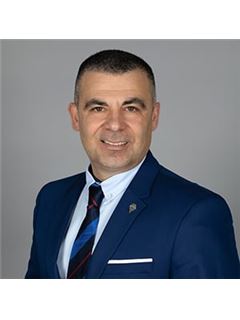 助理 - Adrian Frincu - RE/MAX Evolution