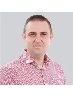 Associate - Radu Catalin Valsan - RE/MAX Central