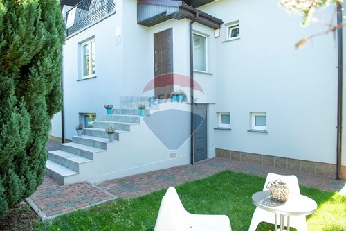 Sprzedaż-Dom wolnostojący-ul. Kwiatowa  15  -  Sianożęty, Polska-790221022-2