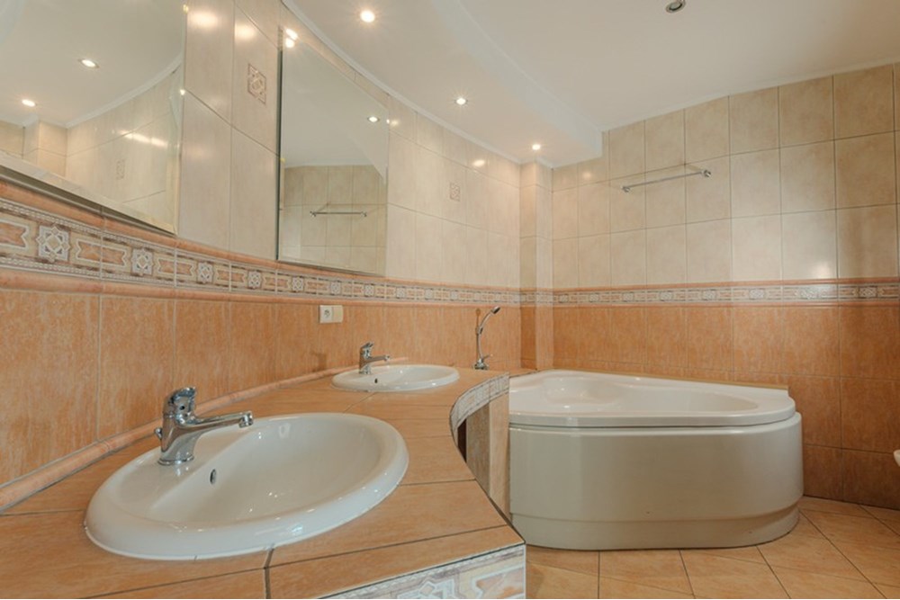 Mieszkanie - Sprzedaż - Bielsko-Biała, Polska - 8.JPG - 470131023-216