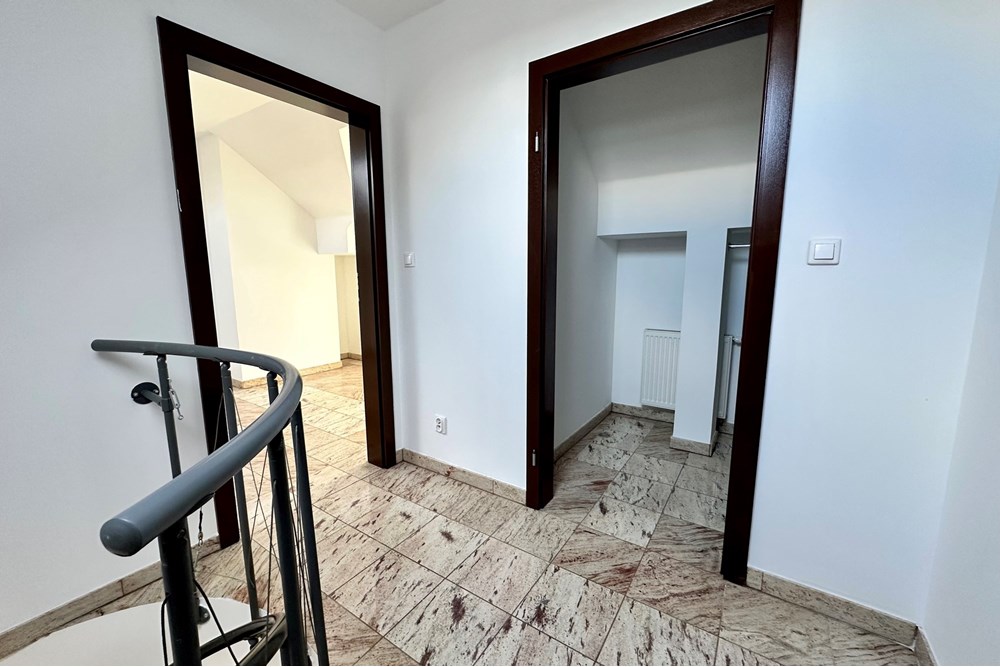 Mieszkanie dwupoziomowe - Sprzedaż - Bielsko-Biała, Polska - IMG_0542.jpeg - 800061098-182