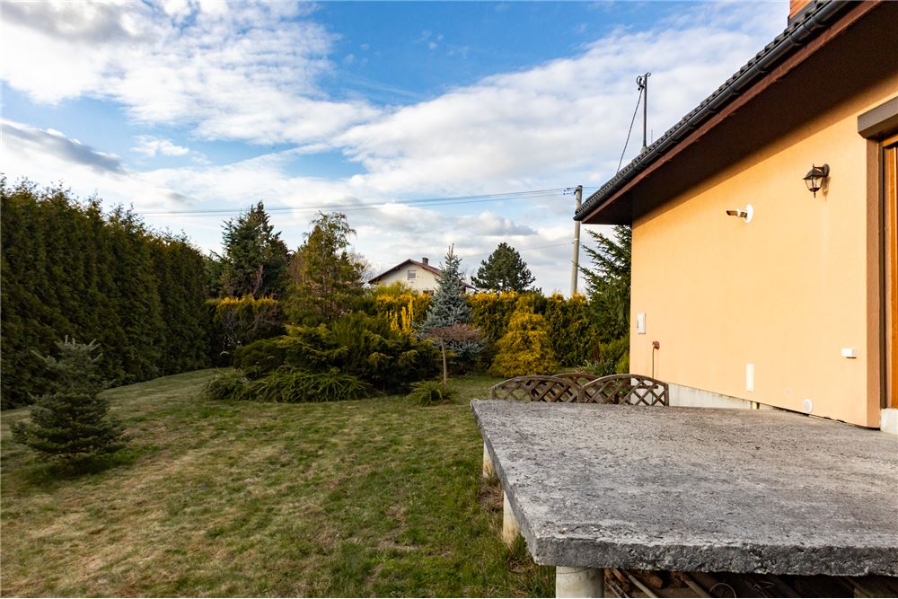 Dom wolnostojący - Sprzedaż - Bielsko-Biała, Polska - 37 - 800061090-231