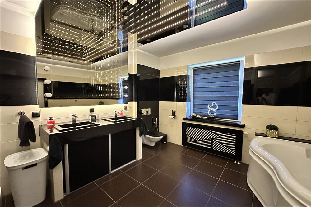 Mieszkanie - Sprzedaż - Bielsko-Biała, Polska - 16 - 800061098-166