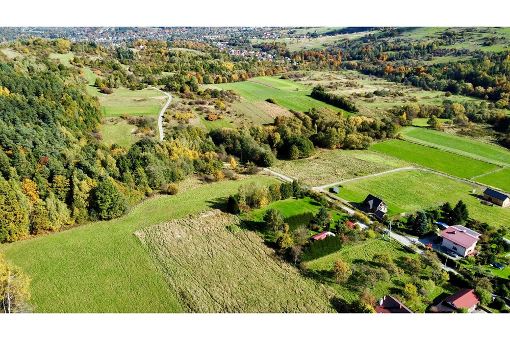 Nieruchomość inwestycyjna - Sprzedaż - Żywiec, Polska - dji_fly_20251013_124904_183_1760441781761_photo_optimized.jpeg - 800061098-178