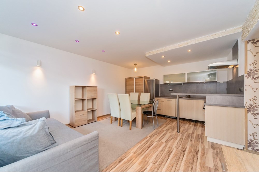 Mieszkanie - Wynajem - Bielsko-Biała, Polska - 1.jpg - 800061057-197